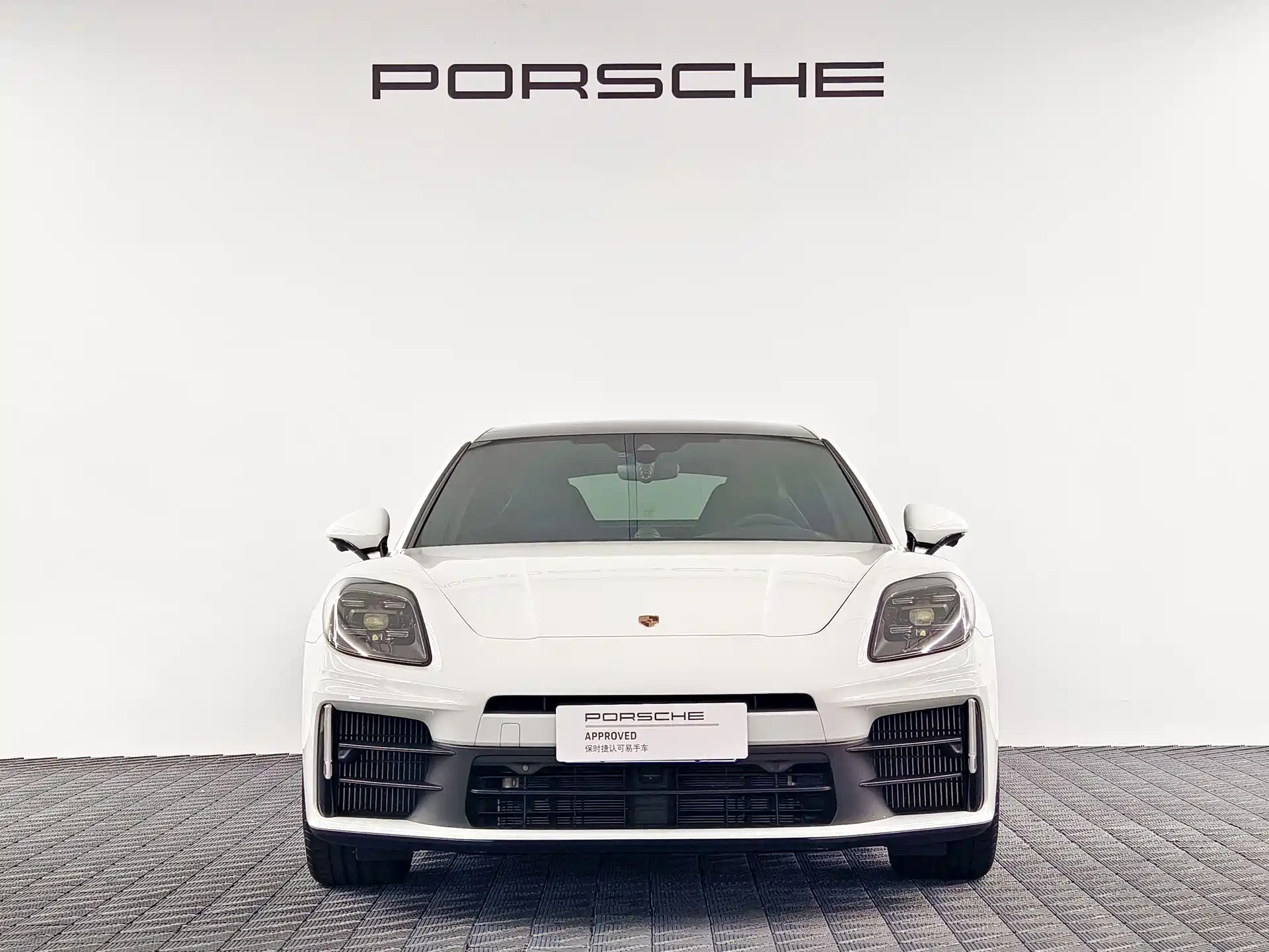 صورة 2 - Porsche Panamera
