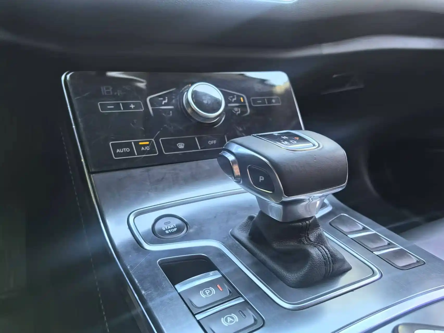 صورة 7 - Hongqi H5