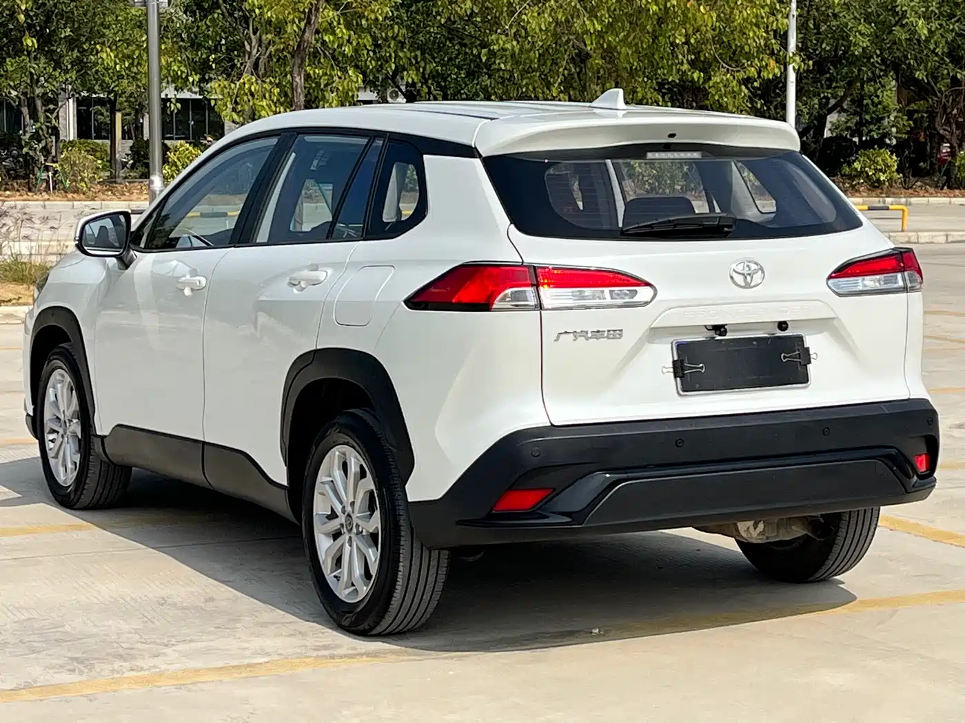 Toyota Frontlander 2023 2.0L CVT Leading Edition фото 19