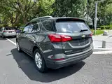 Photo 7 - Chevrolet Equinox
