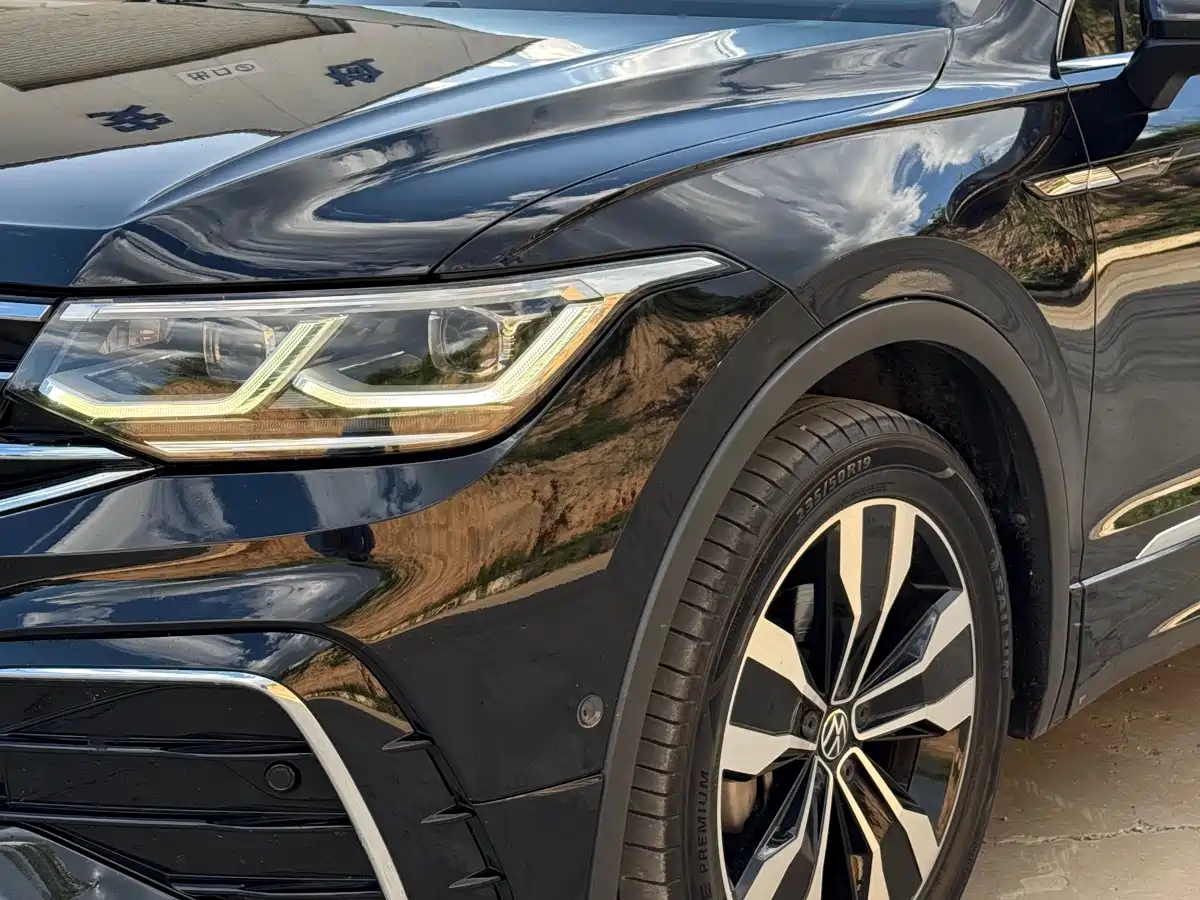 VOLKSWAGEN TIGUAN L