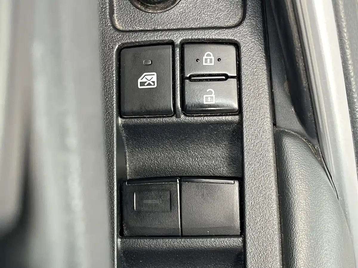 Toyota Frontlander 2023 2.0L CVT Leading Edition фото 14