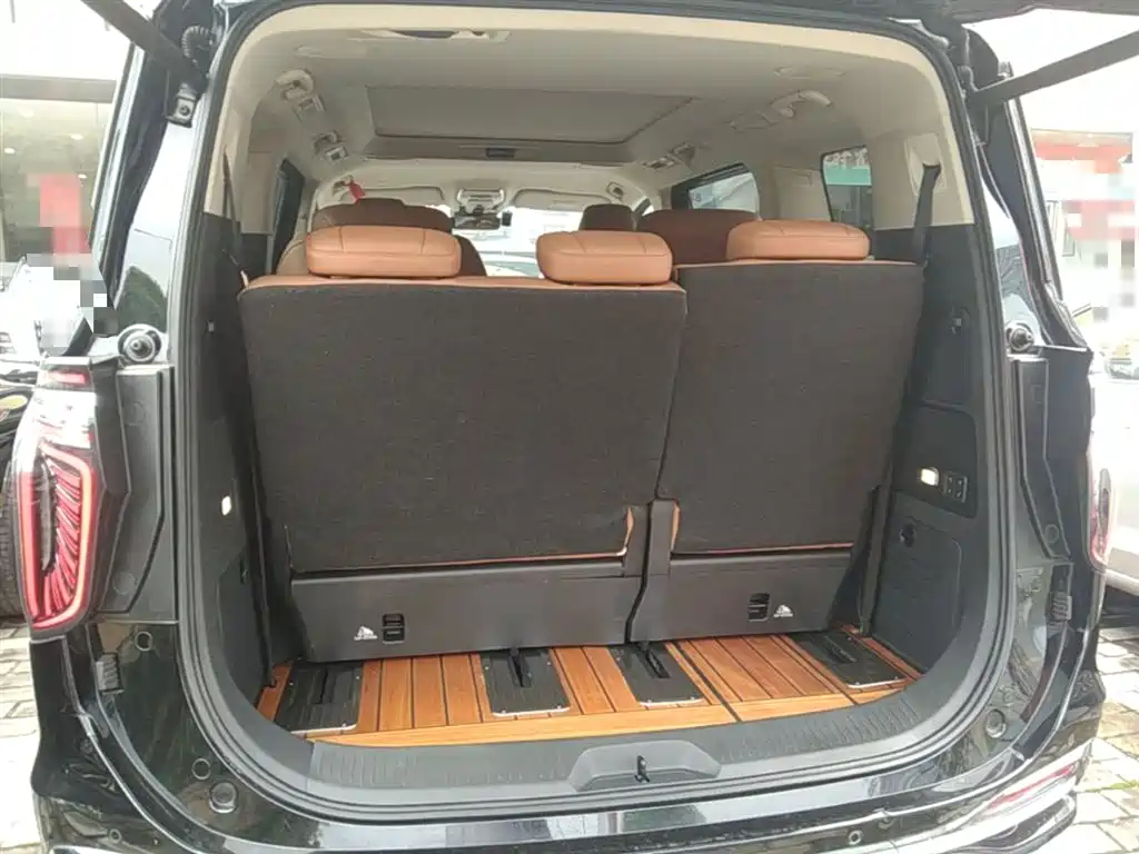 Hongqi HQ9 2023 2.0T Smart Connect Flag Enjoy Edition фото 19