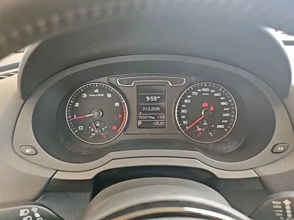 Audi Q3 2015 35 TFSI Millionth Anniversary Intelligent Leader фото 12