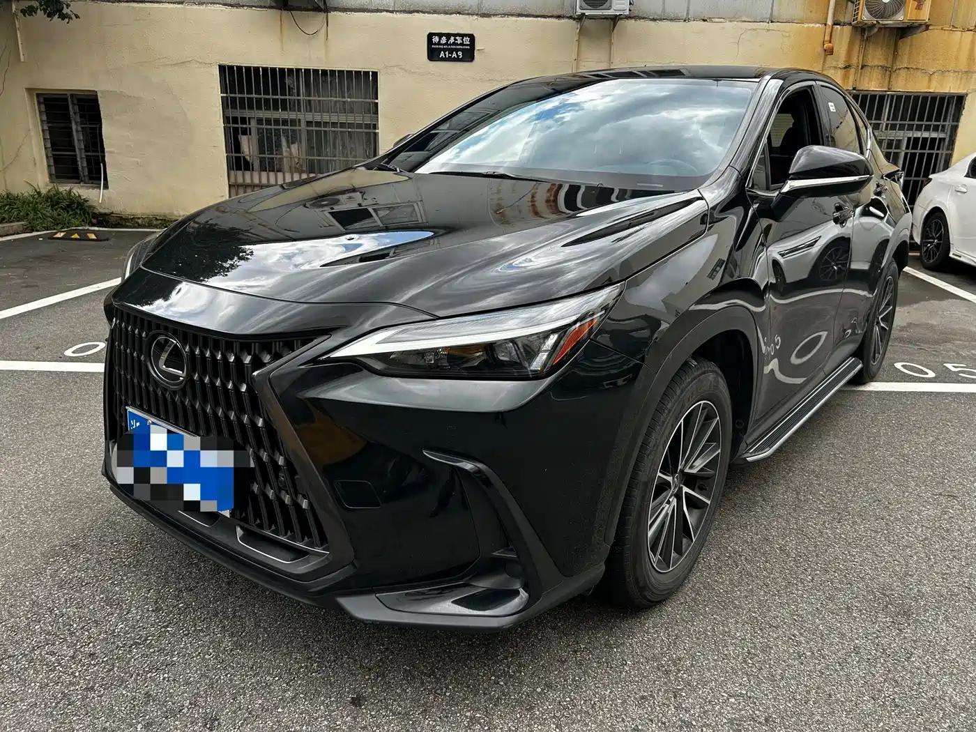 Фото 1 - Lexus NX