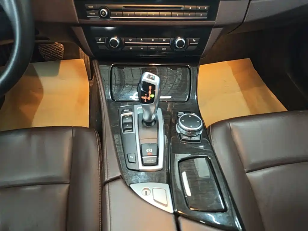 BMW 5 Series 2014 525Li Luxury Design Package фото 14