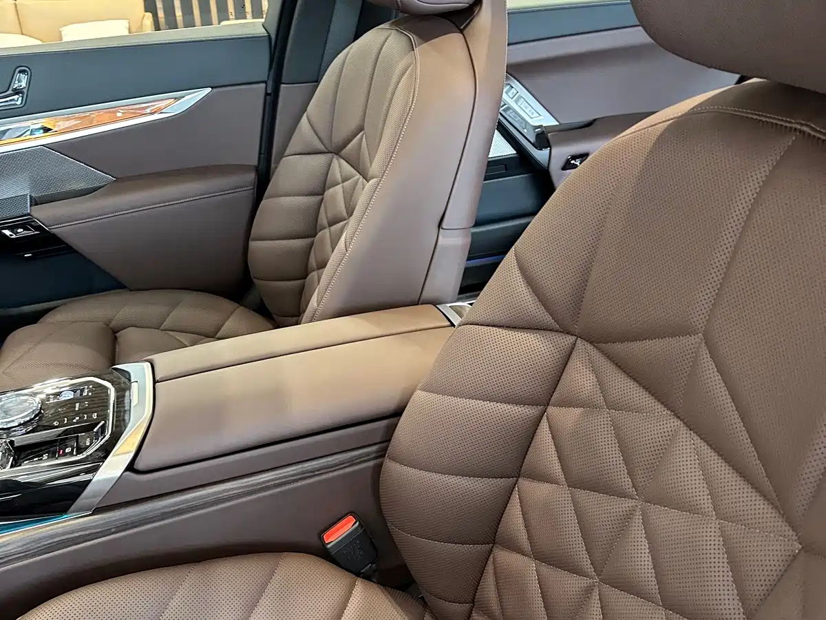 BMW 7 Series 2026 740Li Leading M Sport Package фото 4
