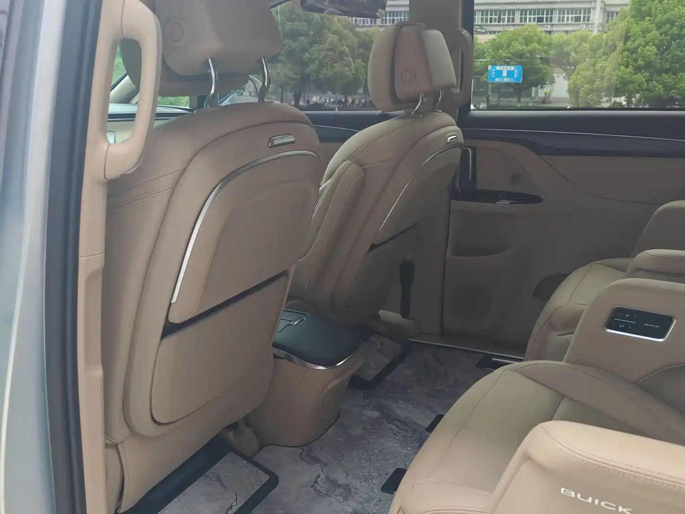 Buick GL8 New Energy 2025 Land Honor Premium Edition 7-Seater фото 10