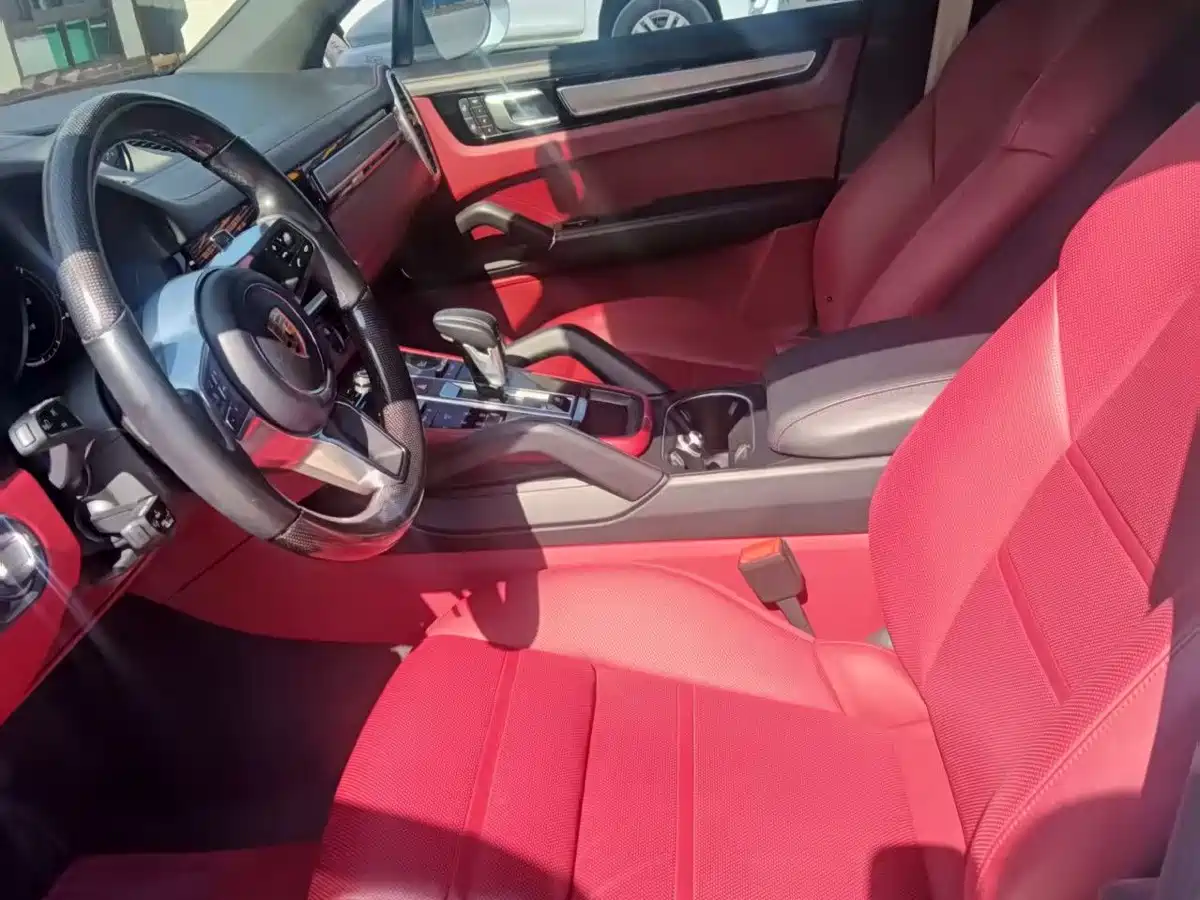 Photo 5 - Porsche Cayenne