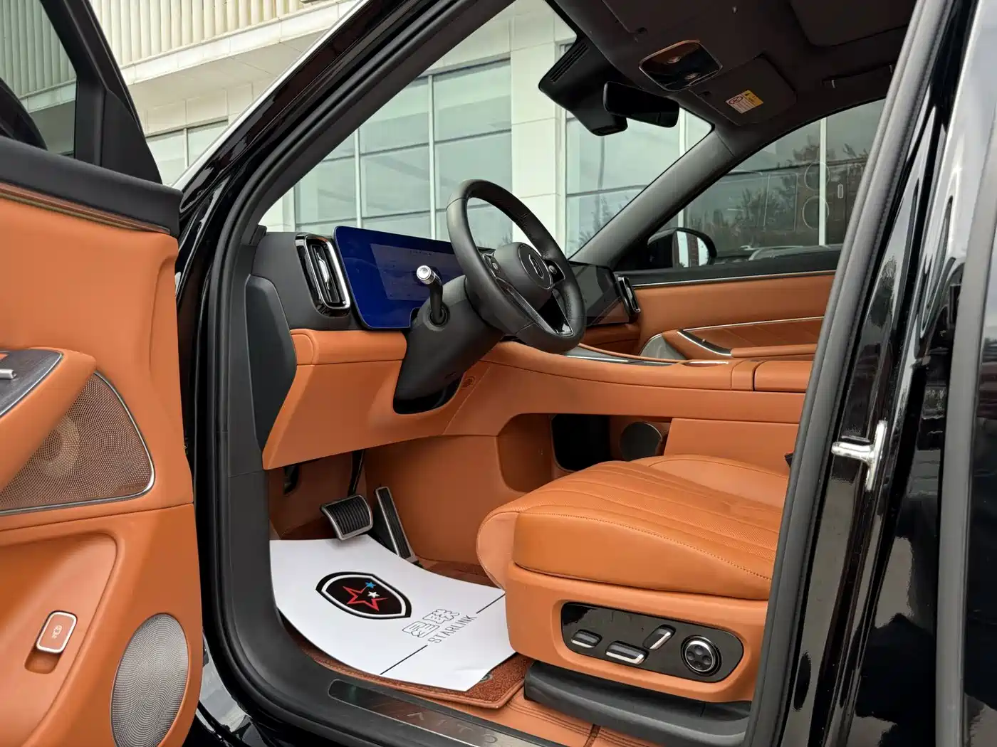 AITO Wenjie AITO M8 2025 Range Extender Max+ Edition 53.4kWh 5-seater фото 9