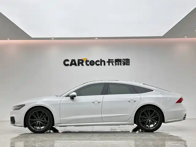 Audi A7 2023 Model 45 TFSI Premium Selection Edition — фото 2
