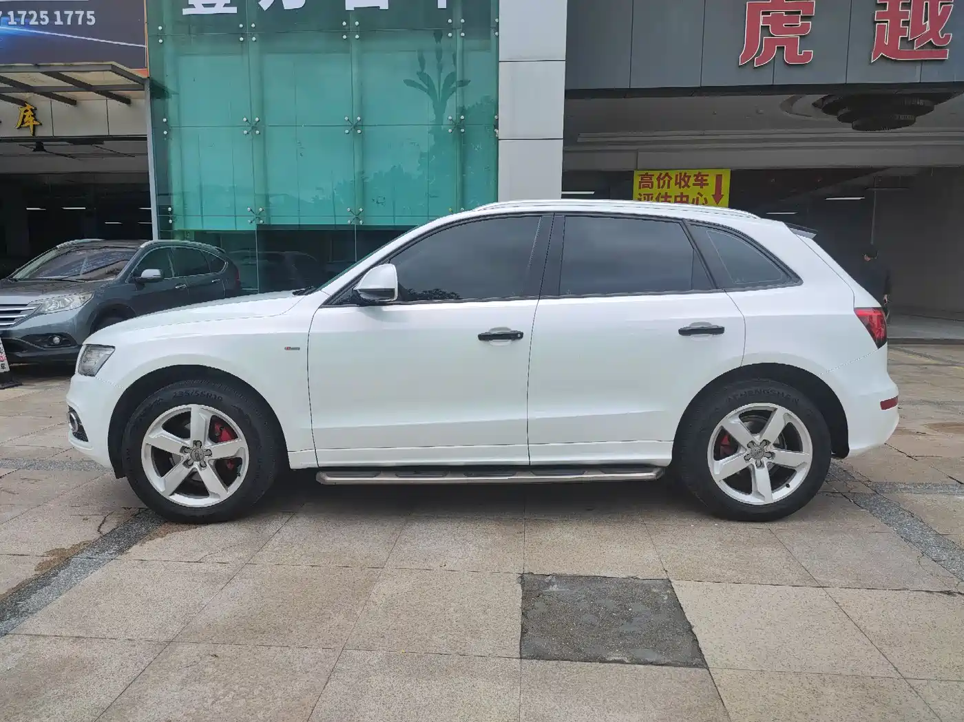 AUDI Q5