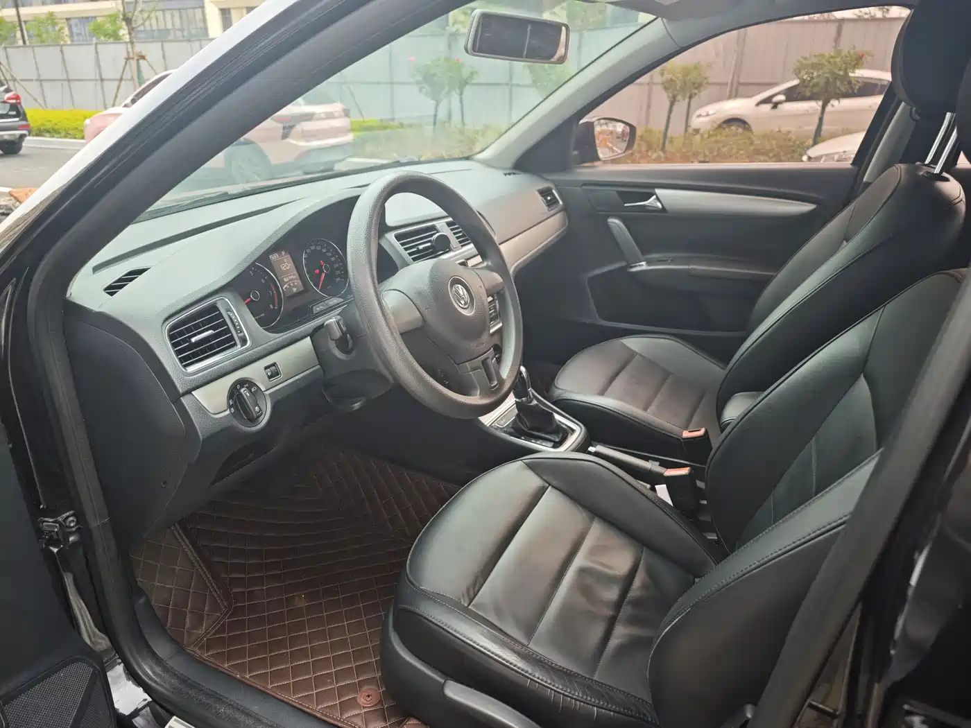 Volkswagen Lavida 2013 Facelift Classic 1.6L Automatic Comfort фото 7