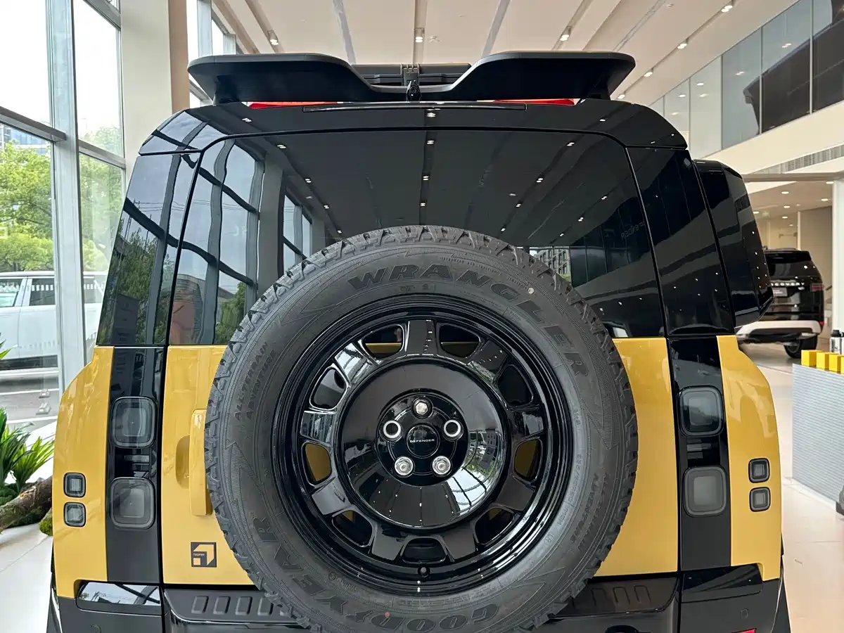 Land Rover Defender 2026 110 3.0T P400 TROPHY Edition фото 9