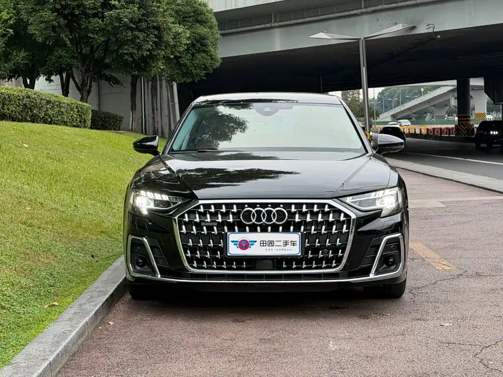 Photo 2 - Audi A8