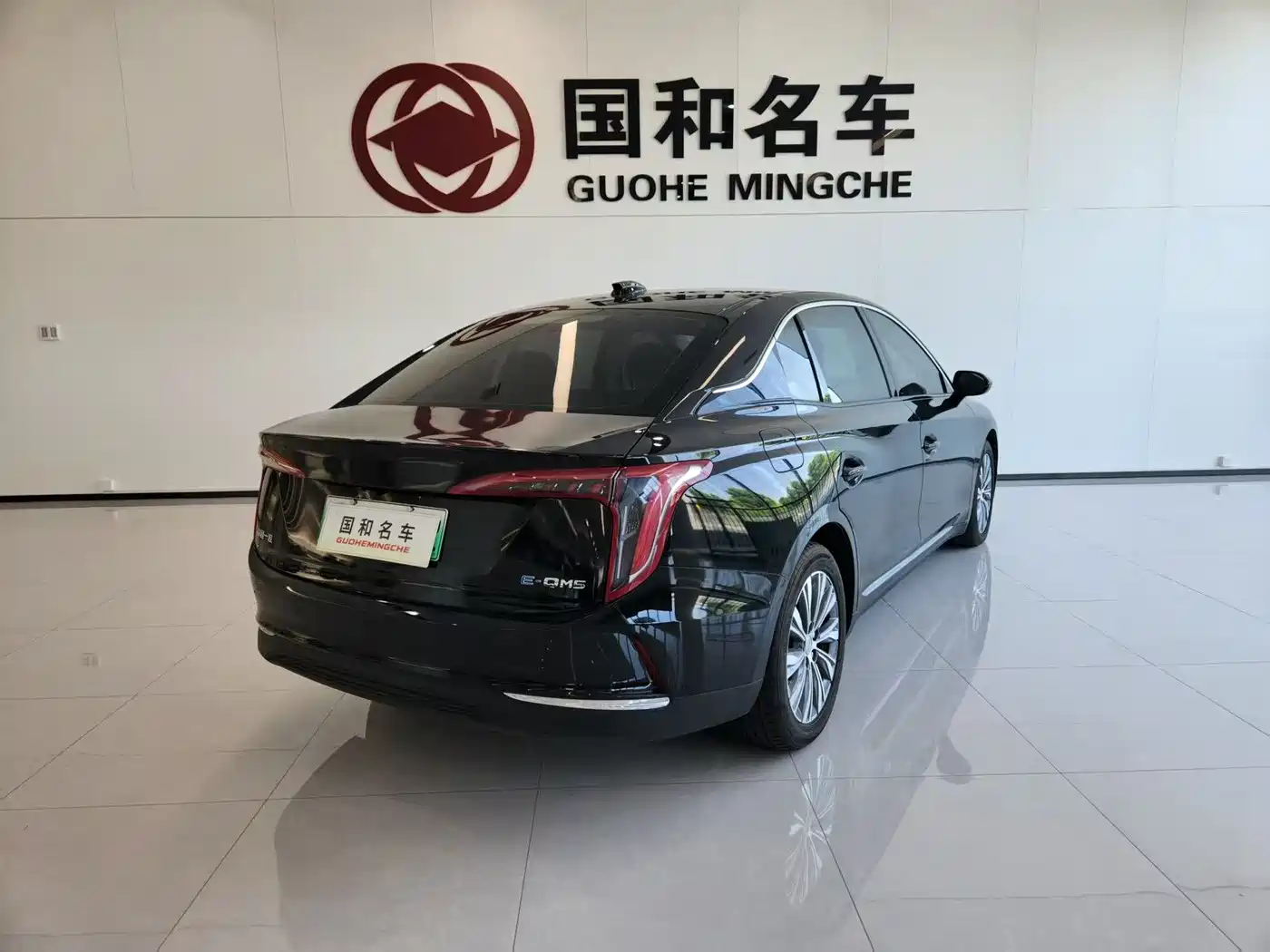 Hongqi E-QM5 2022 431km Charging Enjoyment Edition фото 4
