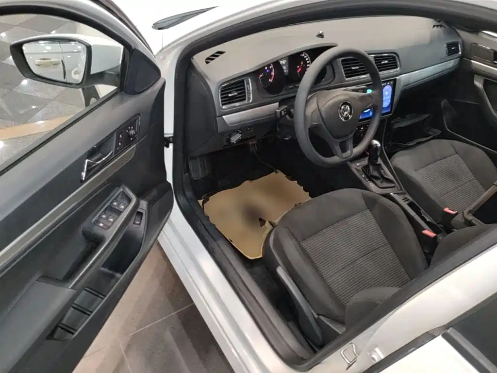 Volkswagen Lavida 2017 1.6L Automatic Trend Edition фото 16
