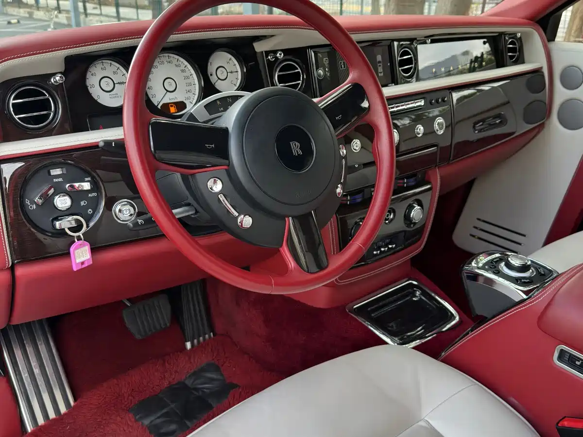 Фото 10 - Rolls-Royce Phantom