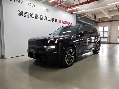 Lynk & Co 900
