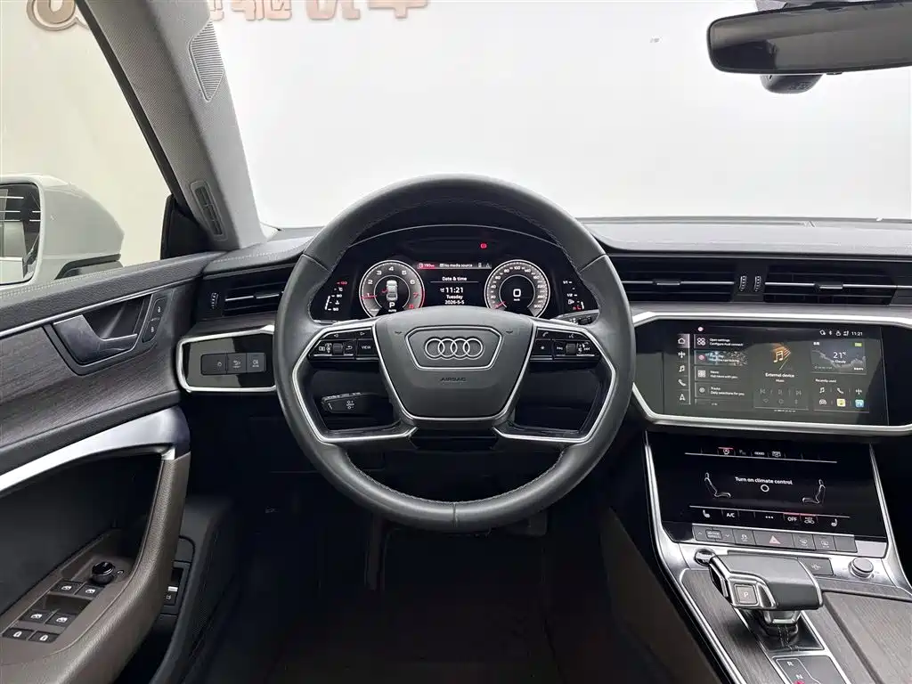 Photo 8 - Audi A7L