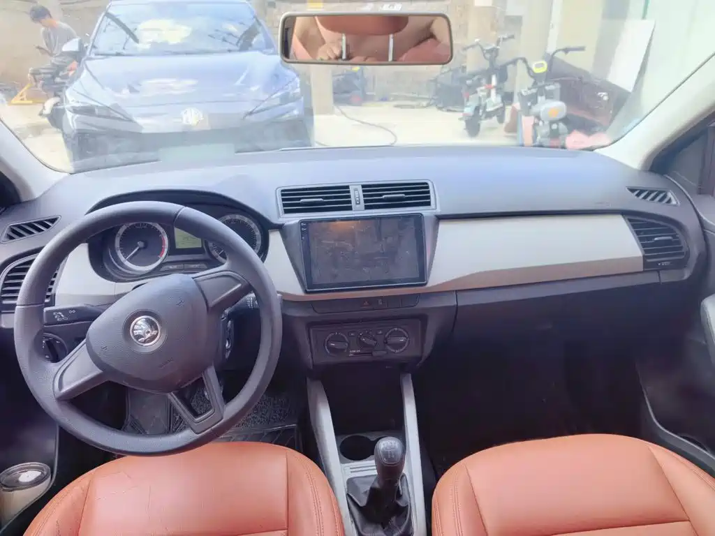 Škoda Fabia 2018 2017 1.4L Manual Car Enjoy Edition