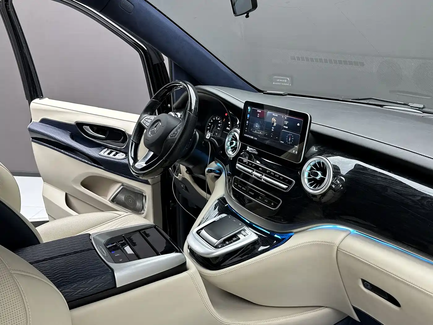 Mercedes-Benz Vito 2023 2.0T Business 7-Seater фото 5