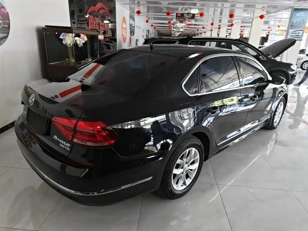 Volkswagen Passat 2017 280TSI DSG Elegance фото 7