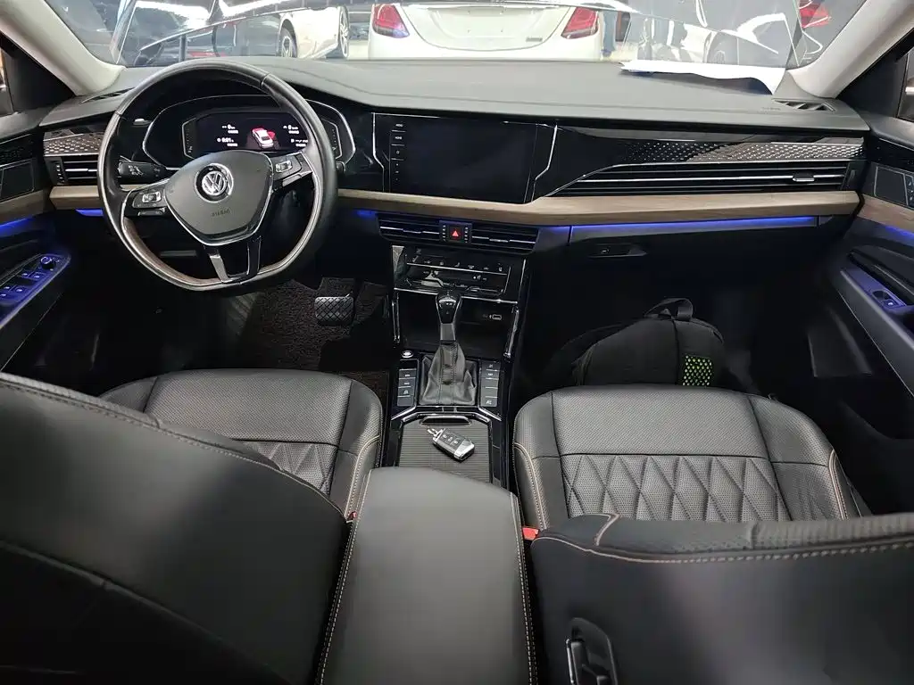 Photo 13 - Volkswagen Passat