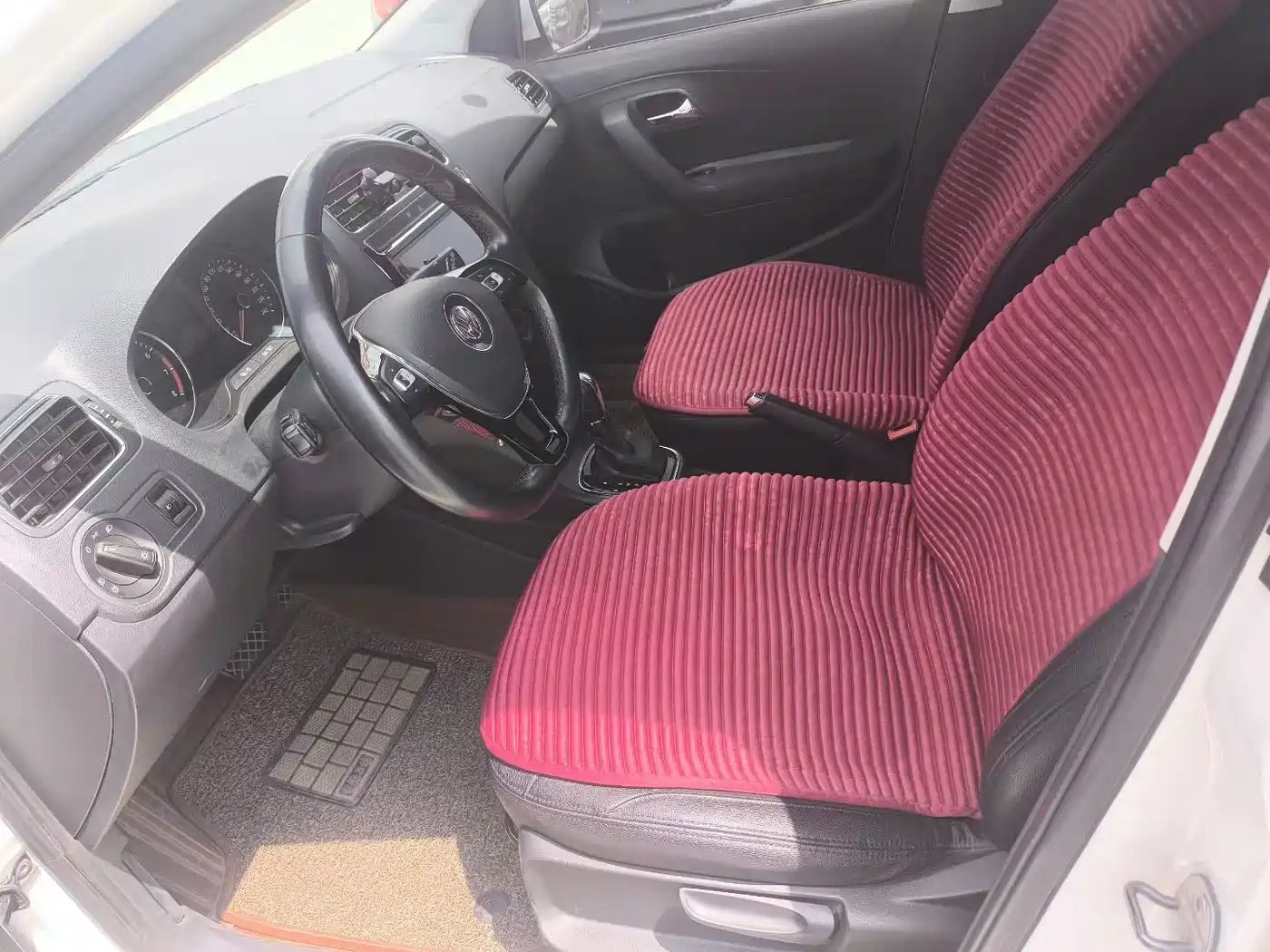 Volkswagen Polo 2016 1.6L Automatic Comfort фото 4