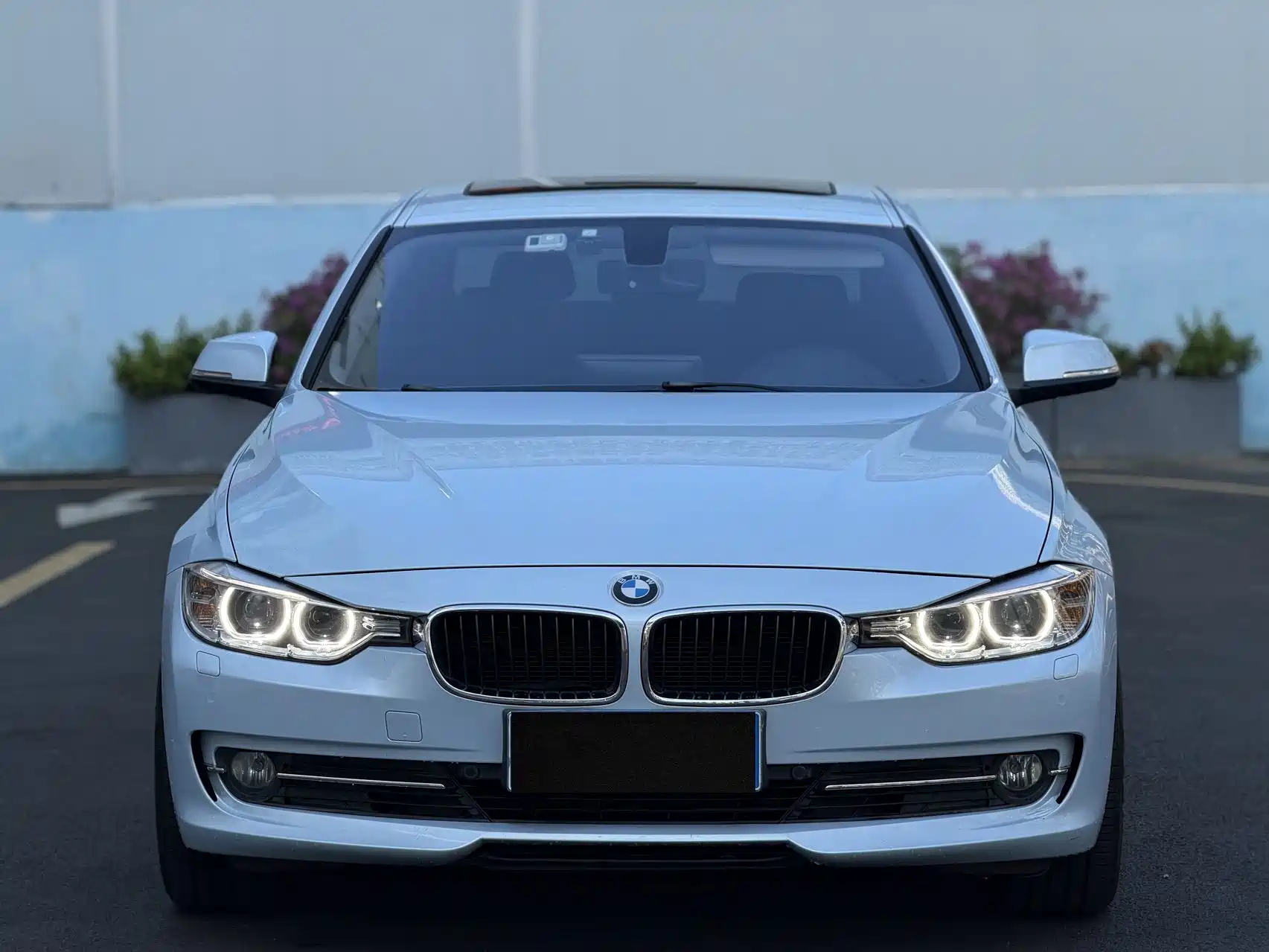 Photo 2 - BMW 3 Series