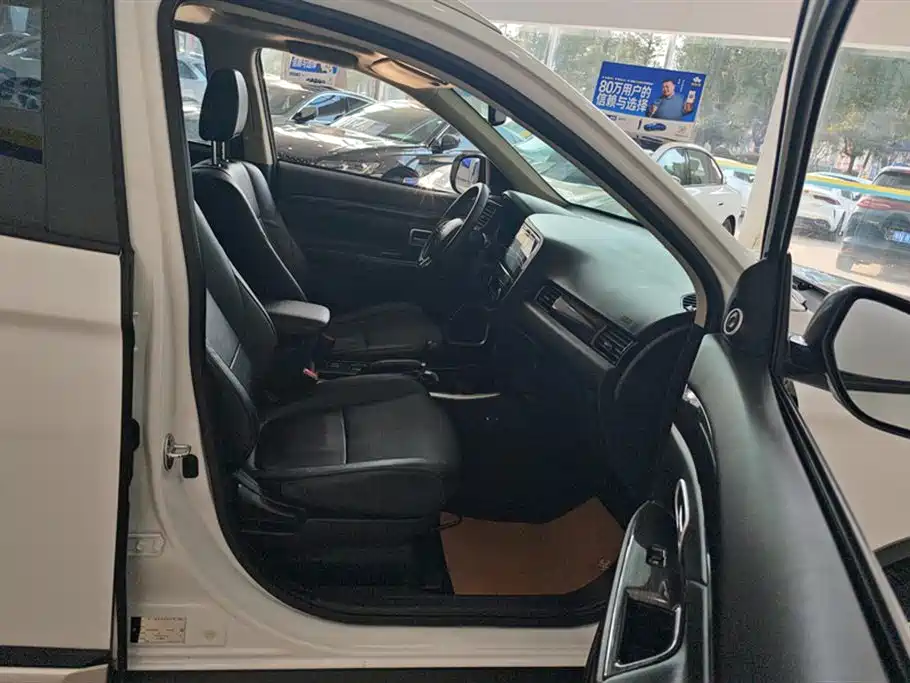 Mitsubishi Outlander 2018 2.0L 2WD Jiale Edition 7-seater фото 8