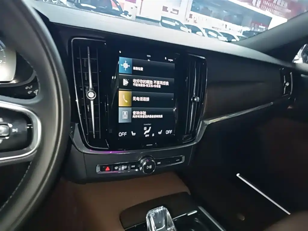 VOLVO S90