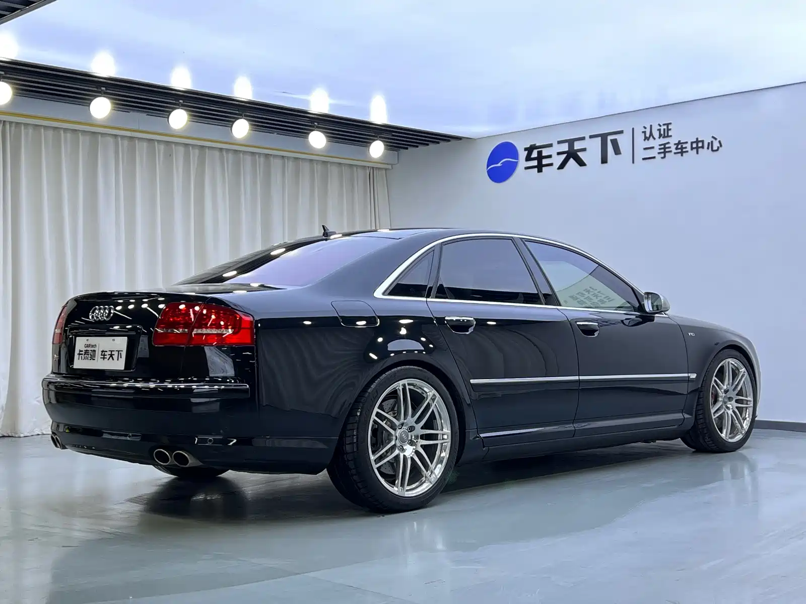 Фото 5 - Audi S8