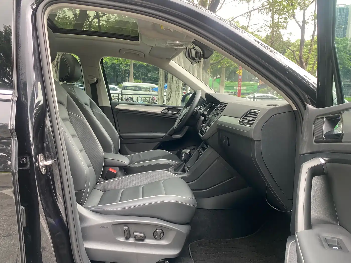 Volkswagen Tiguan L 2018 Facelift 330TSI Automatic 2WD Flagship Edition фото 8