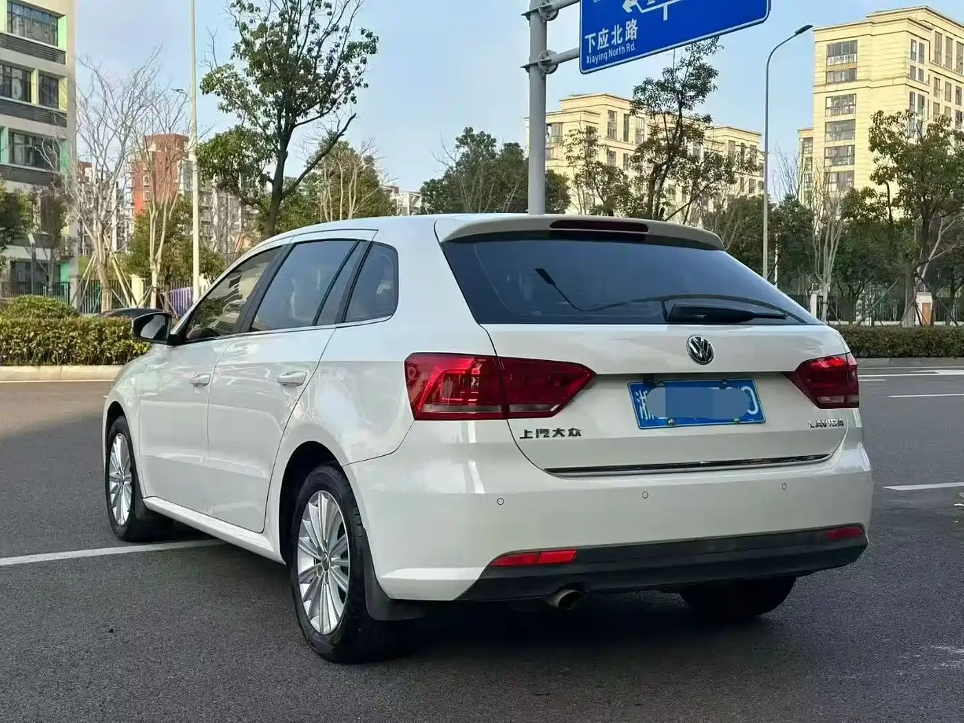 Volkswagen Lavida Tour 2013 1.6L Automatic Comfort фото 6