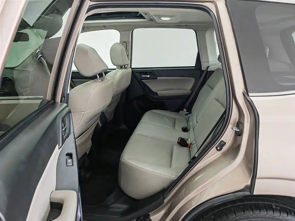 Subaru Forester 2013 2.5i Automatic Premium Edition фото 15