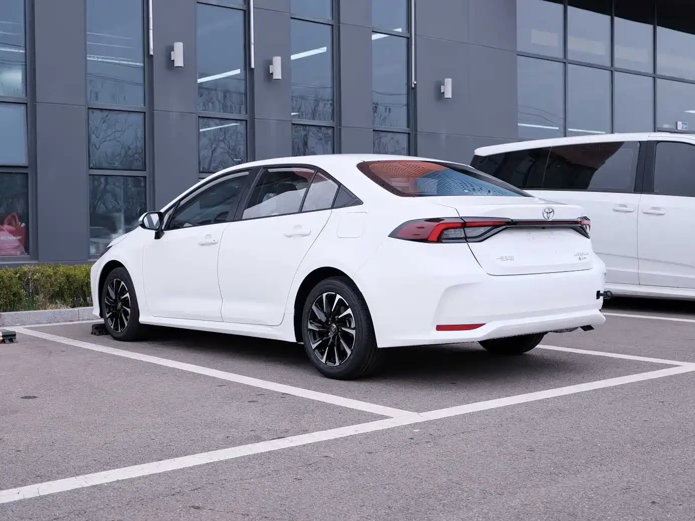 Toyota Corolla 2026 Model 1.8L Intelligent Hybrid Elite Edition фото 5