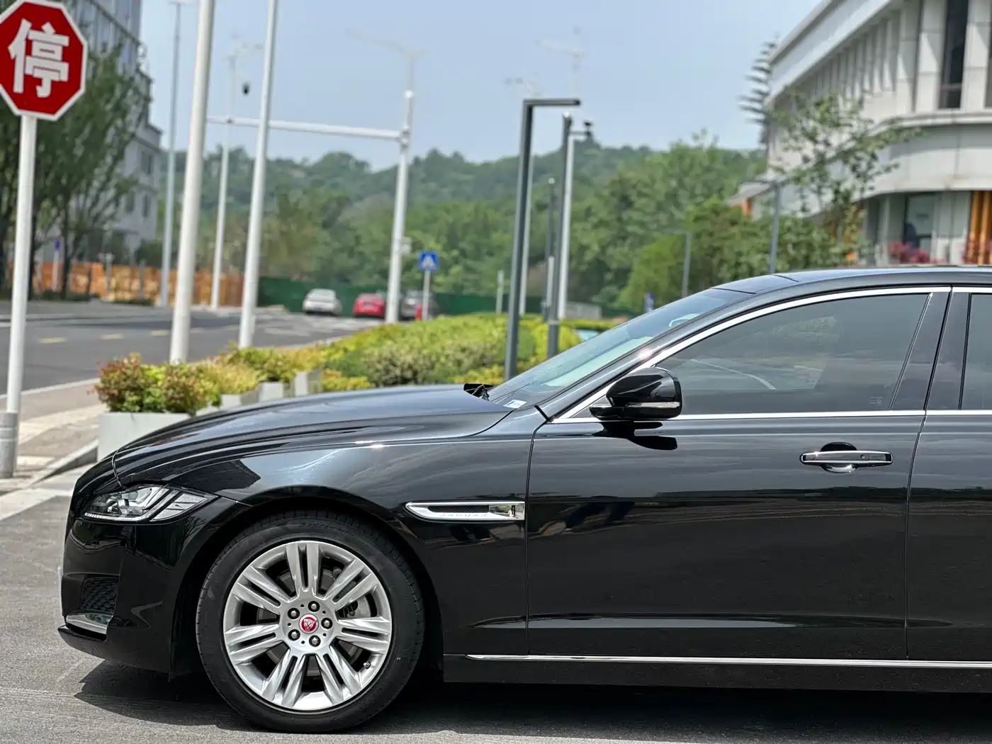 Jaguar XFL 2018 XFL 2.0T 250PS Luxury фото 9
