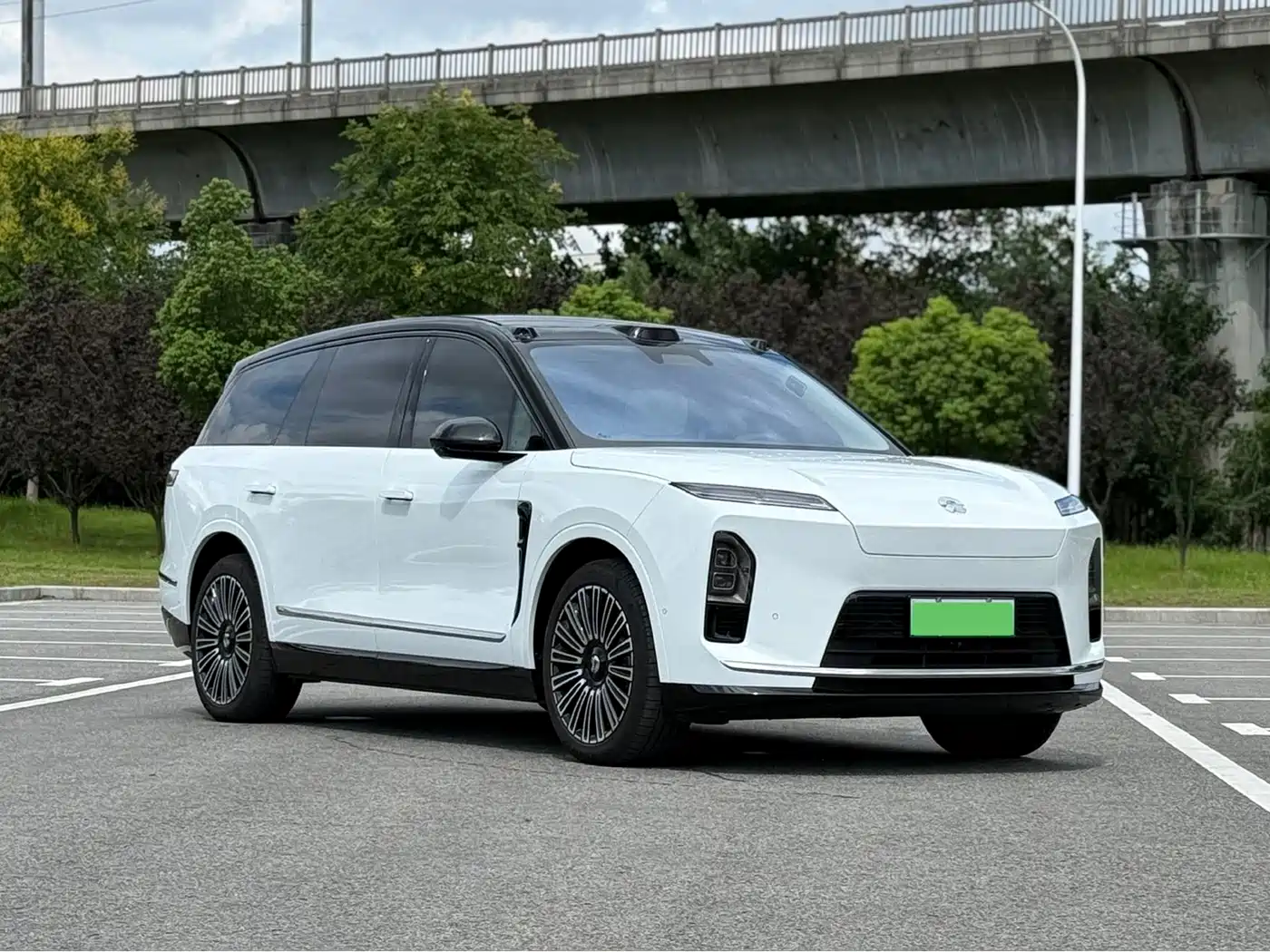 2026 NIO ES8