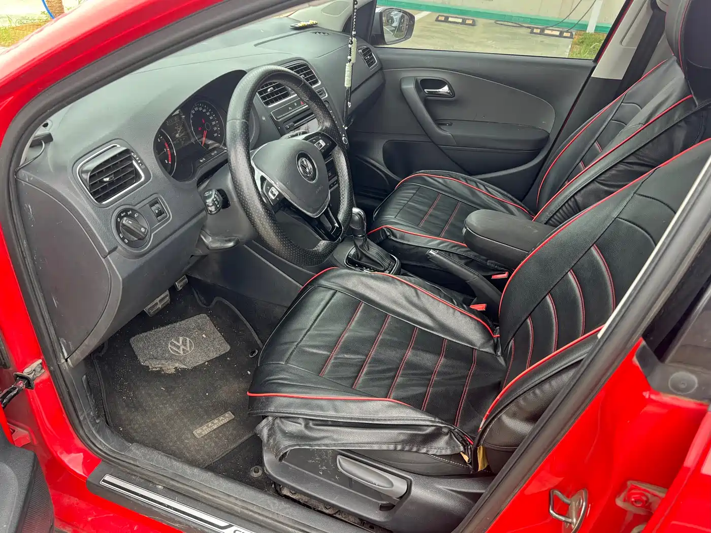 Volkswagen Polo 2014 1.6L Cross Polo Automatic фото 5