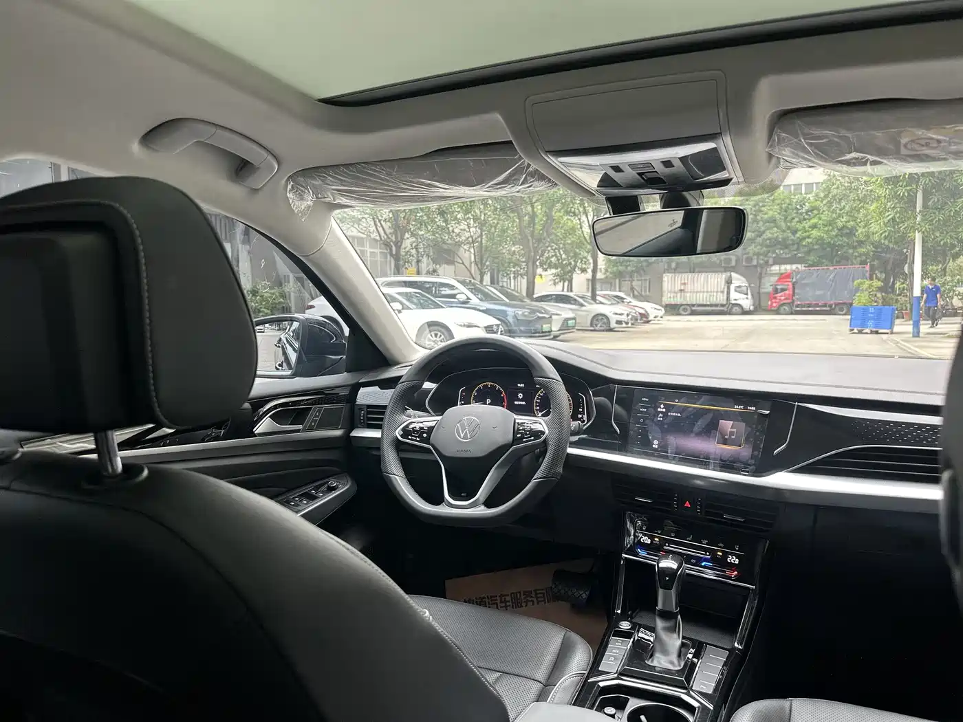 Volkswagen Passat 2024 380TSI Luxury фото 7