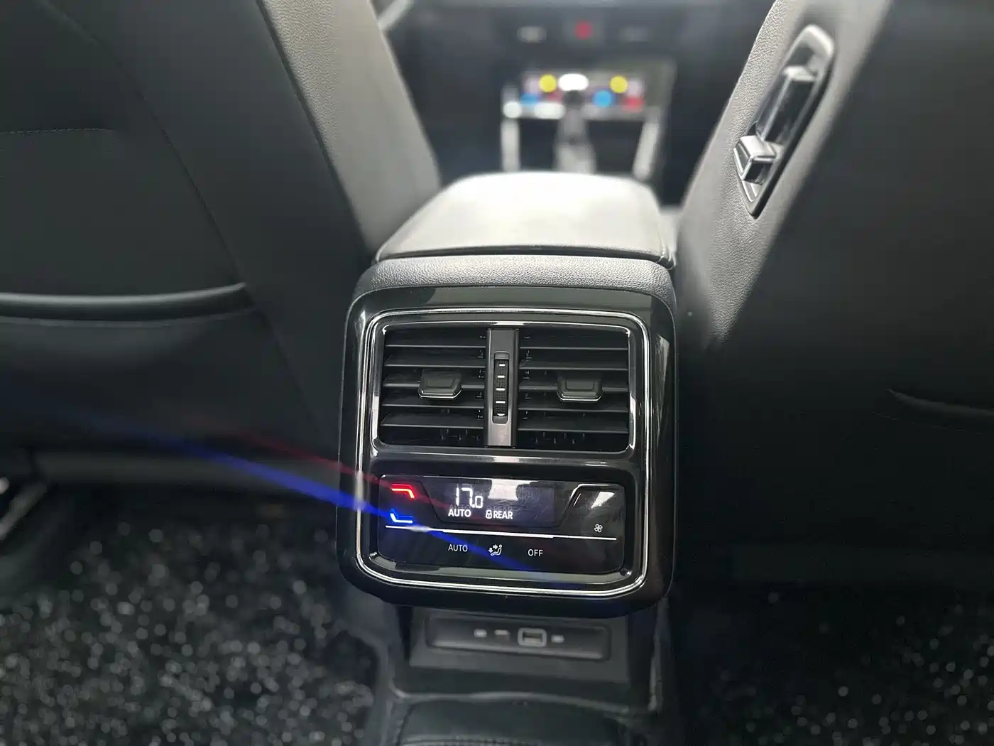 Volkswagen Passat 2024 380TSI Luxury фото 11