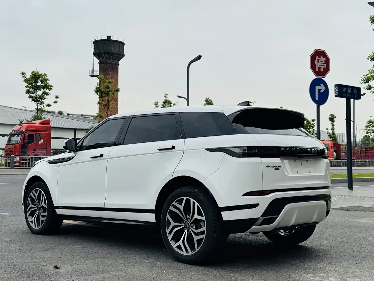 Land Rover Range Rover Evoque 2022 Range Rover Evoque L 249PS R-Dynamic Luxury Edition фото 9