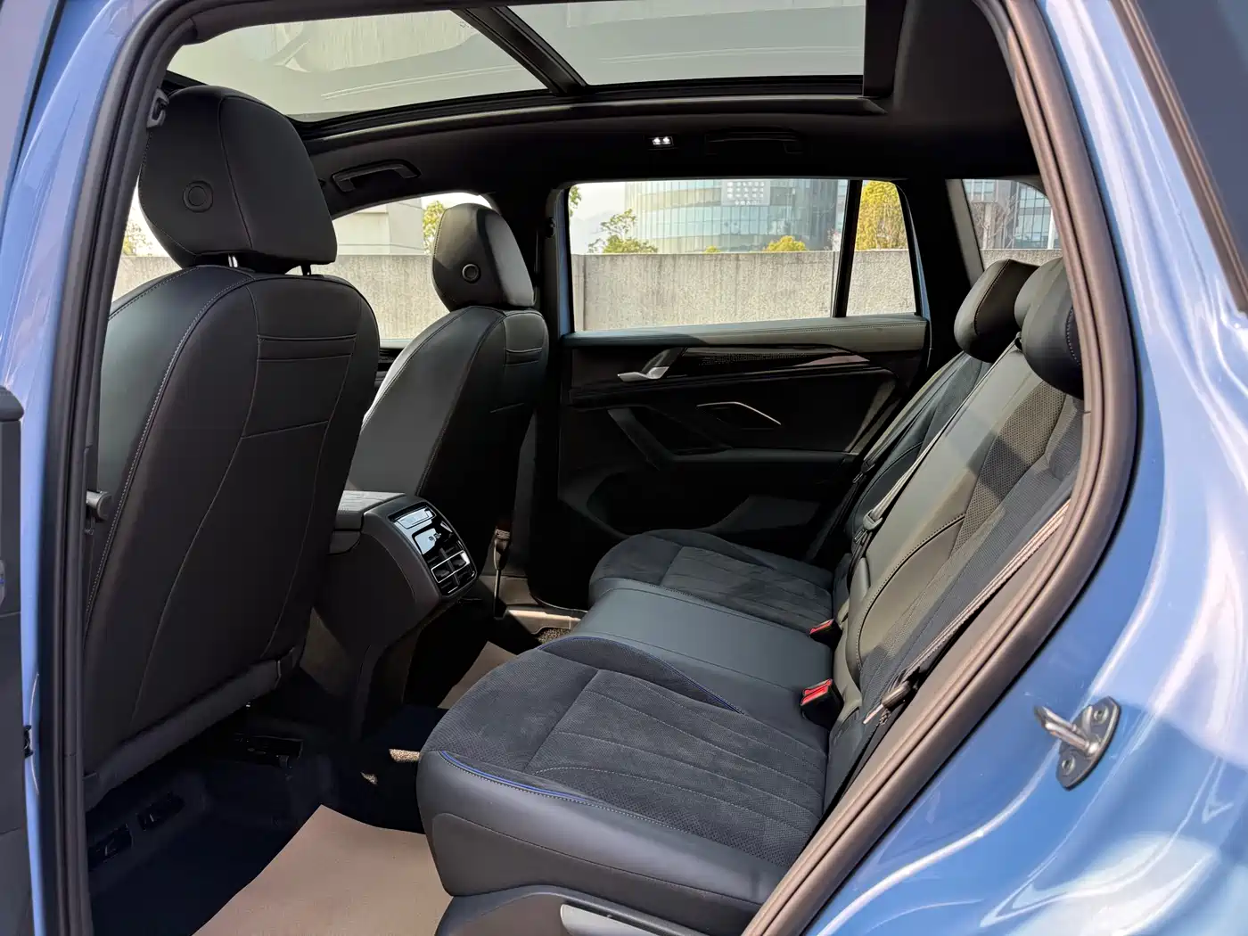 Volkswagen Tiguan L 2024 PRO 380TSI 4WD R-Line Premium Edition фото 9