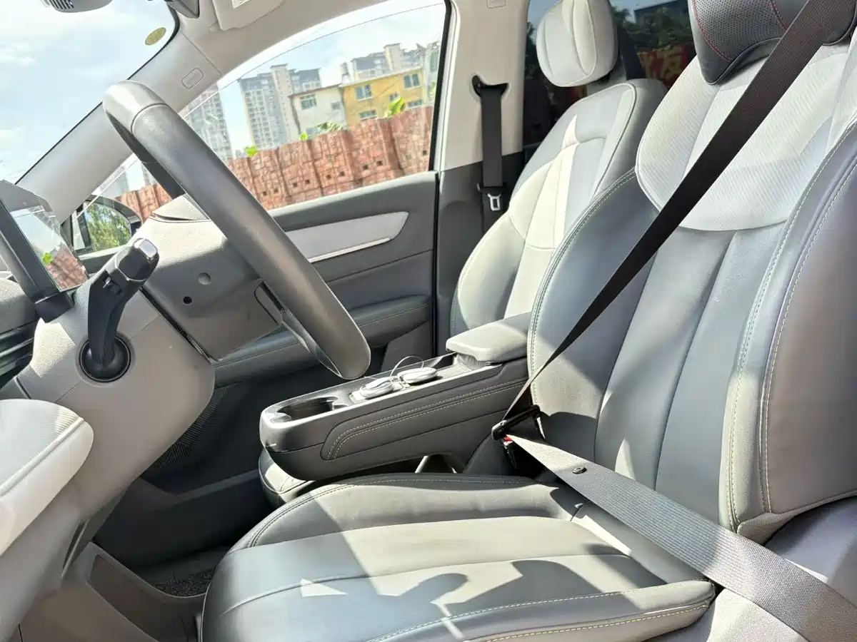 2025 Besturn Yueyi 03