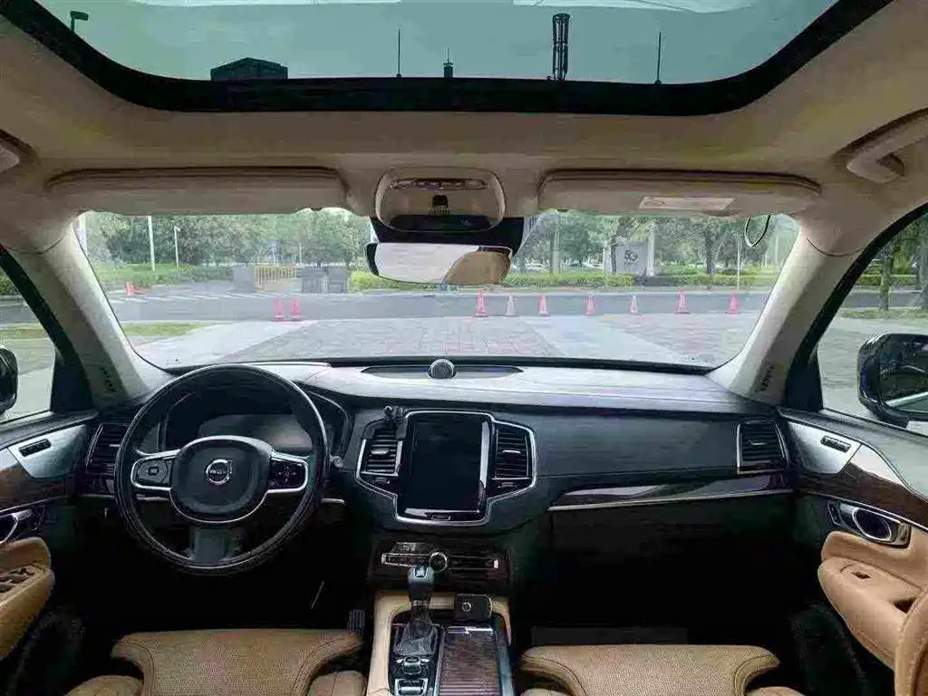 Фото 5 - Volvo XC90