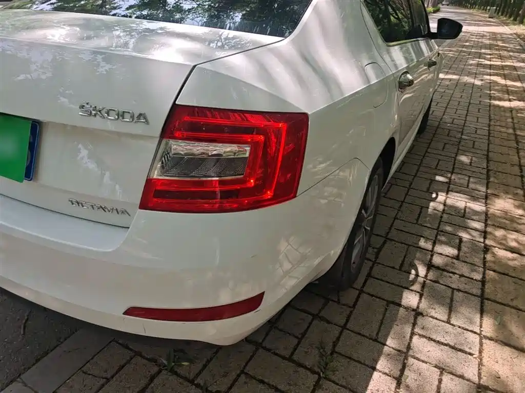 Škoda Octavia 2017 1.6L Manual ChuangXing фото 8