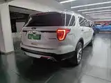 صورة 7 - Ford Explorer (Import)