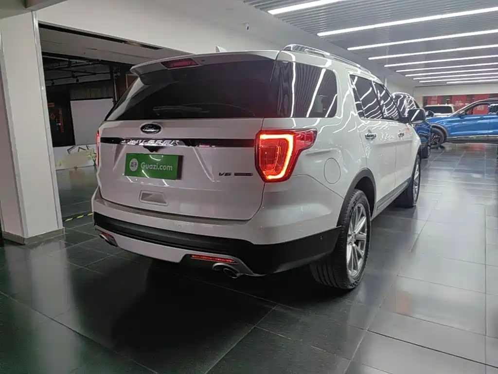 صورة 7 - Ford Explorer (Import)