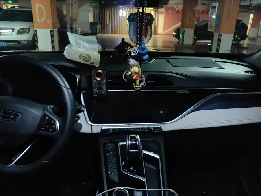 Photo 13 - Geely Atlas